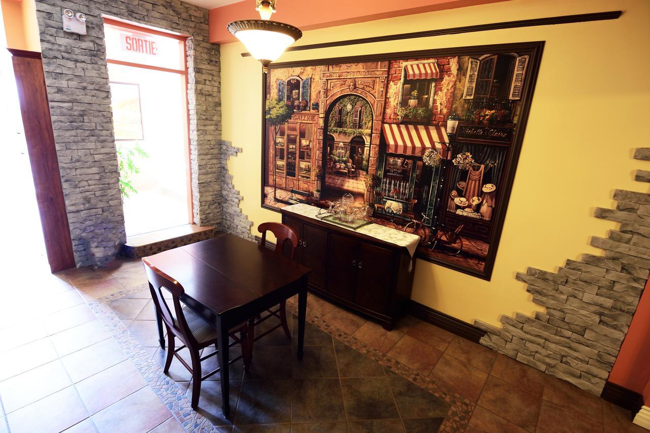 Auberge le St-Georges Chicoutimi Exterior foto
