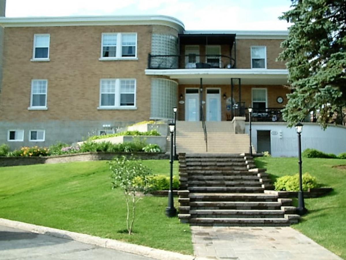 Auberge le St-Georges Chicoutimi Exterior foto