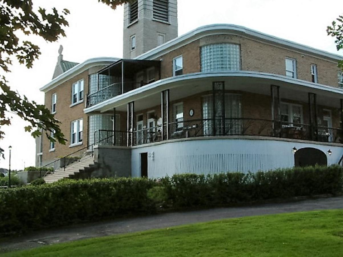 Auberge le St-Georges Chicoutimi Exterior foto