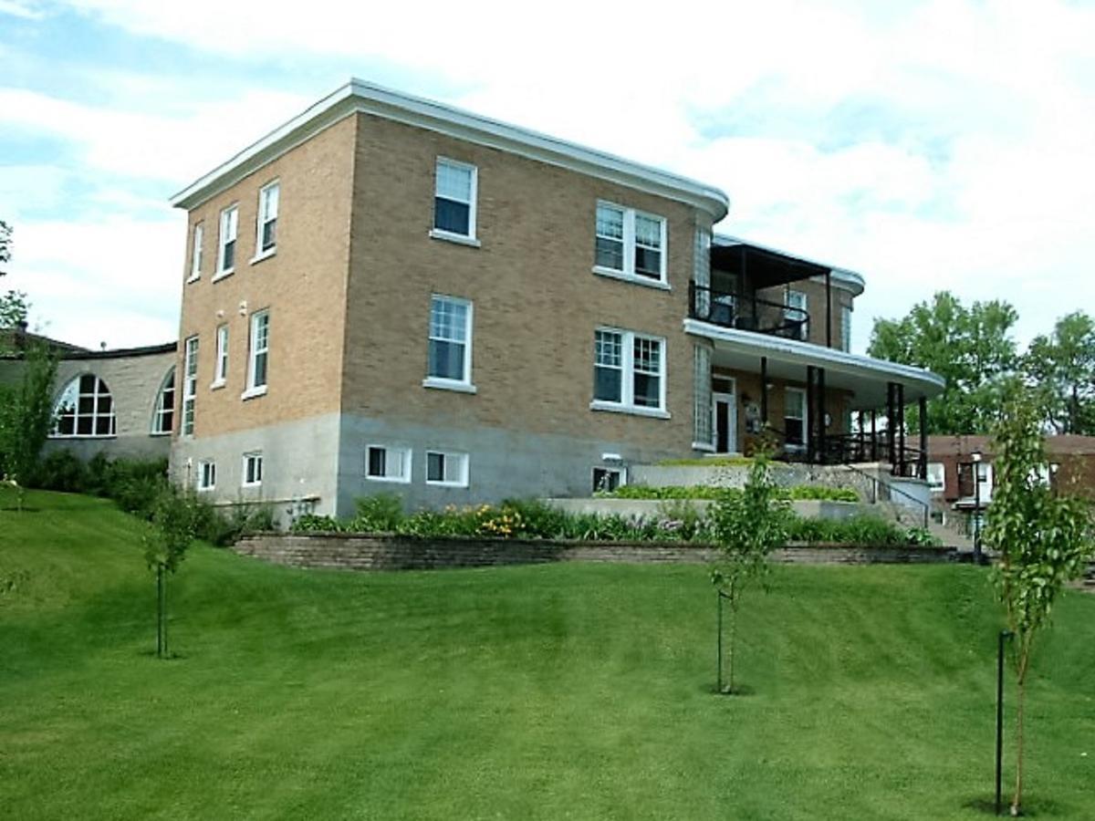 Auberge le St-Georges Chicoutimi Exterior foto