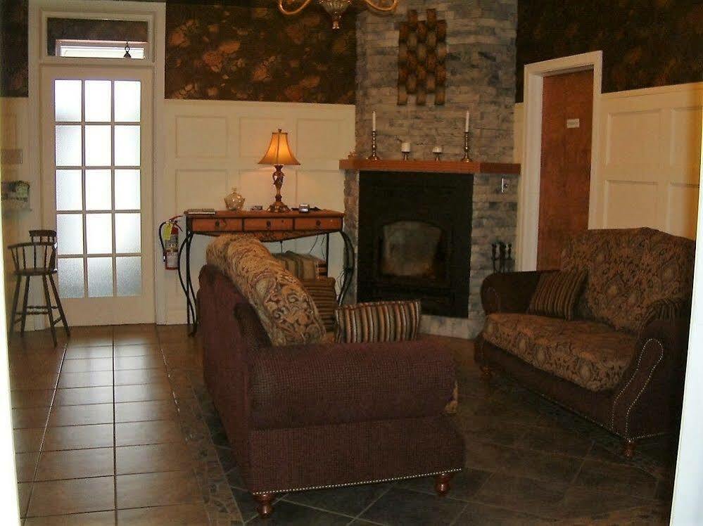 Auberge le St-Georges Chicoutimi Exterior foto