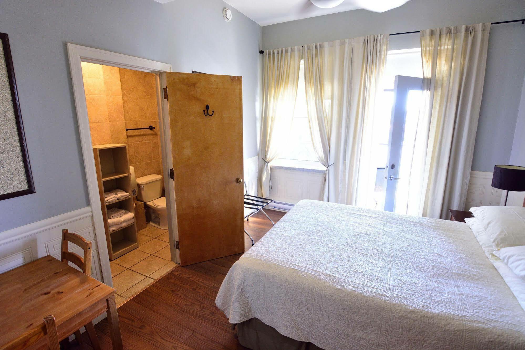 Auberge le St-Georges Chicoutimi Exterior foto